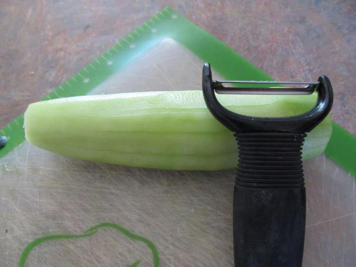 bereidingen van overwoekerde komkommers voor de winterrecepten 